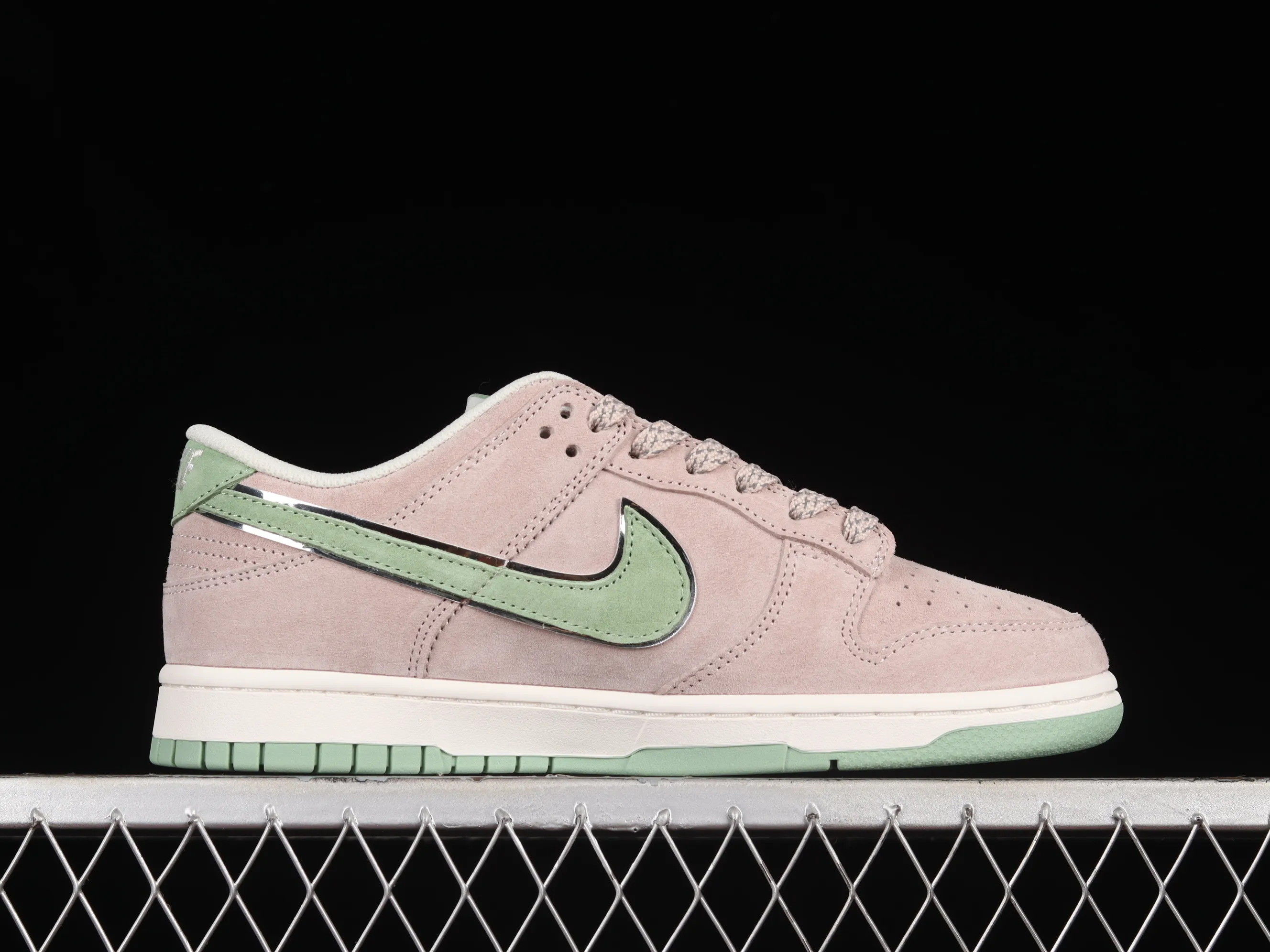 All Categories Nk SB Dunk Series Nk SB Dunk Low Low-top sneakers Otomo Katsuhiro x Nk SB Dunk Low "Steamboy OST" Creative customization collaboration Otomo Katsuhiro co-branded SB low-top sports casual sneakers ST1391-207